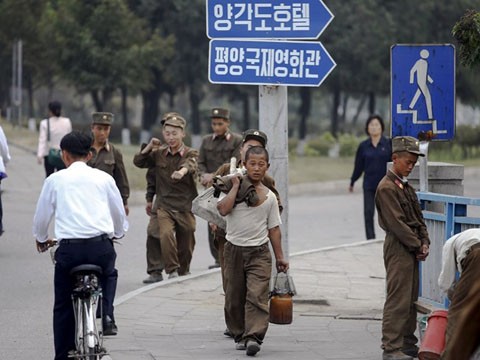 Nha lanh dao Kim Jong-un lay gi nuoi song Trieu Tien?-Hinh-2